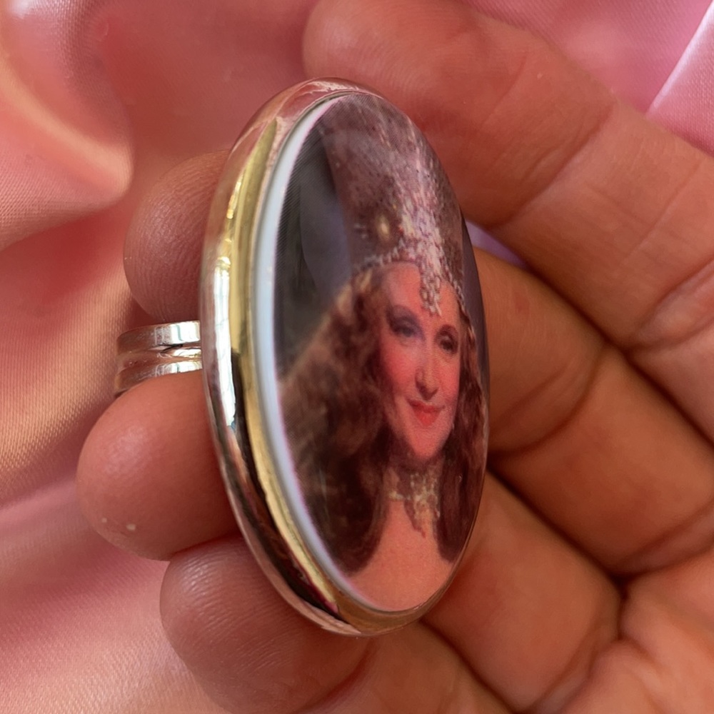 Vintage Tarina Tarantino wizard of Oz Glinda the good witch cameo ring - Picture 6 of 12